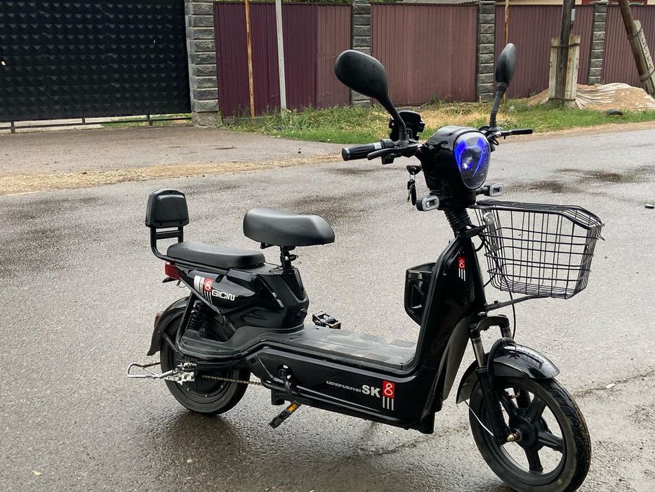 Продам электроскутер ск8