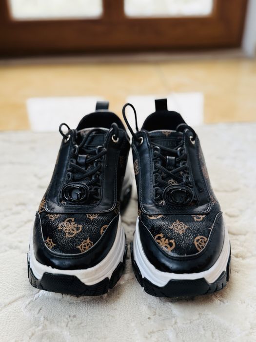 Vând sneakers GUESS originali, purtati o singura dată, mărime 36