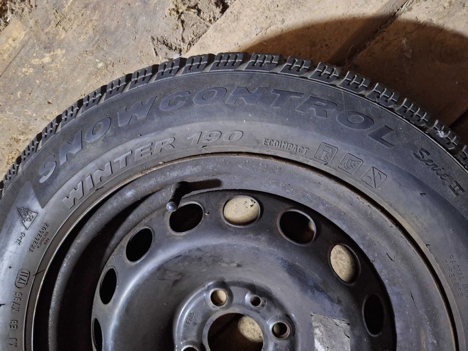 Set 4 roti iarna R14 Pirelli 175/65 R14 + Capace Fiat 500
