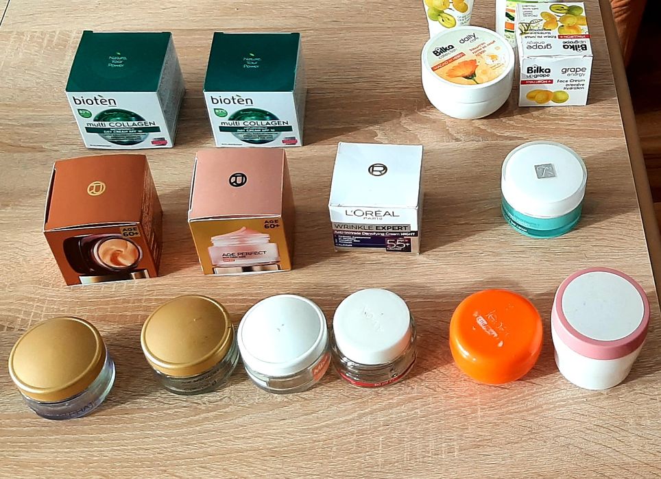 Празни бурканчета от козметика