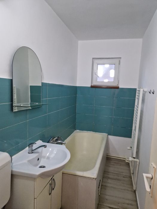 Inchiriez Apartament  2 Camere Roman