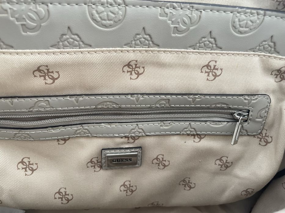 Дамска чанта Guess