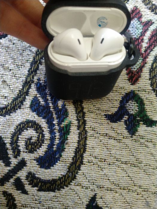 Прадают безправадные наушники