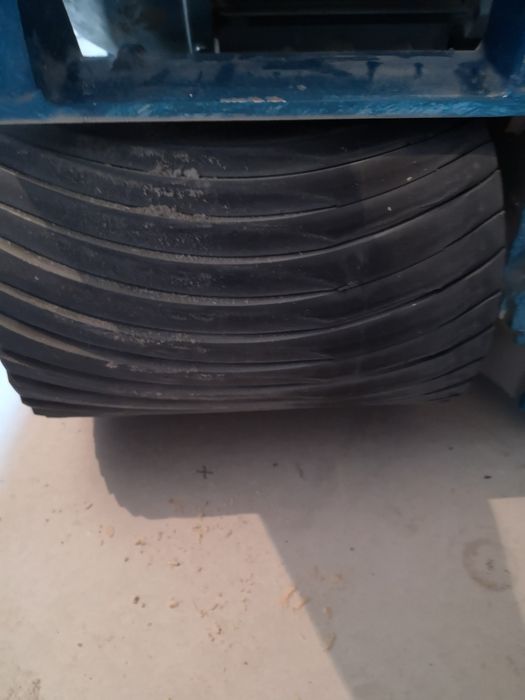 Продавам машина за циклене на паркет.