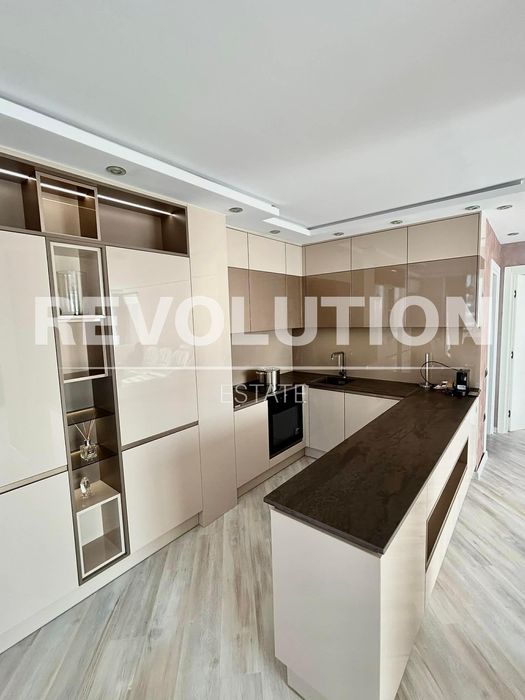 Дава се под наем Двустаен апартамент в Варна, Бриз - 130 кв.м за 1396.38 € - Снимка #2