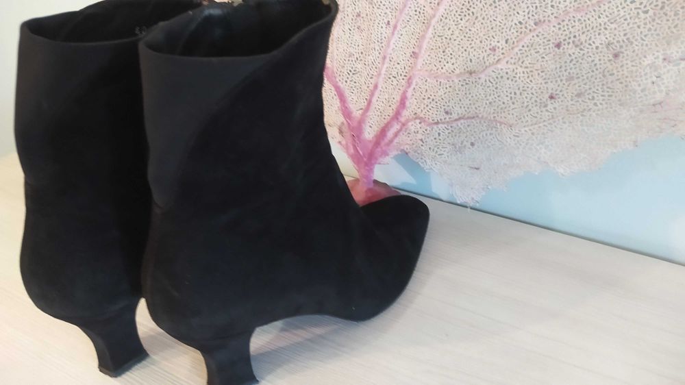 THIERRY RABOTIN черни велурени боти №40