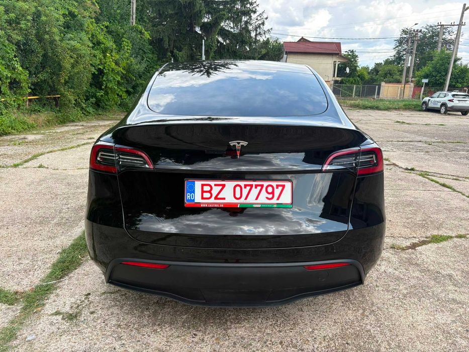 TESLA Model Y 2024 — imagine 4