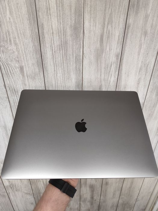 MacBook Pro 16” 2019 – i7 / 16GB RAM / 512GB SSD Amanet SZ Non Stop