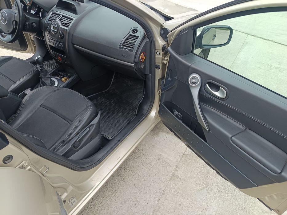Vând Renault Megane 2 hatchback facelift