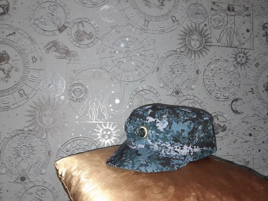 2 комплекта военной одежды