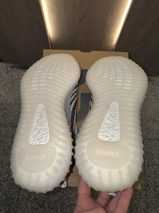 Yeezy 350v2 Zebra