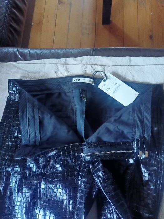 Дамски кожени черни панталони на ZARA