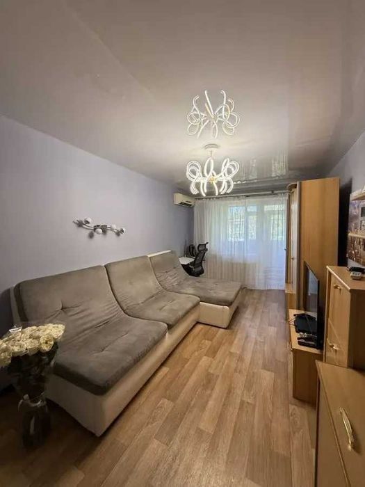 Дава се под наем Тристаен апартамент в София, Център - 100 кв.м за 612 € - Снимка #1