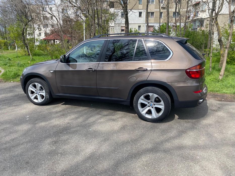 Vand bmw x5 3000 cm 2010 sau schimb cu vw T5 sau T6 cu locuri