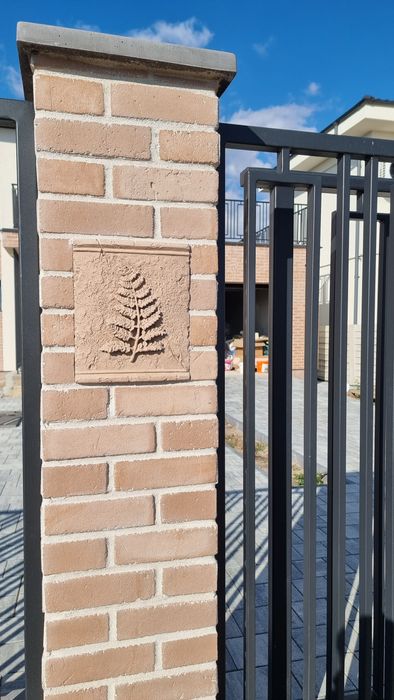 Caramida aparenta coame gard capace stalpi palarii boltari piatra socl