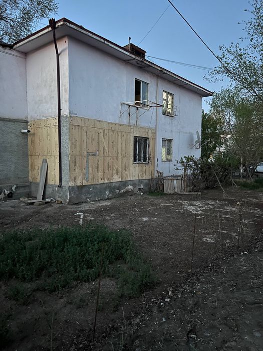 2 xonali kvartira sotiladi