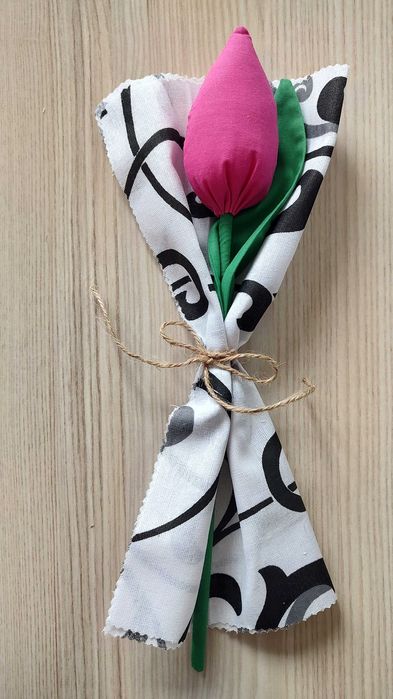 Текстилни изделия - цветя и лалета от плат  налични