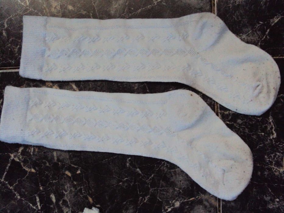 Белые гольфы и носочки на 3-5 лет.