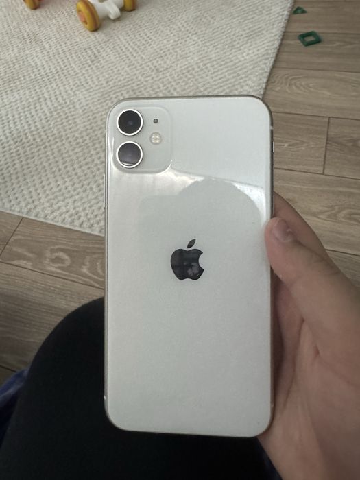 Айфон 11 белый  идеальное состояние