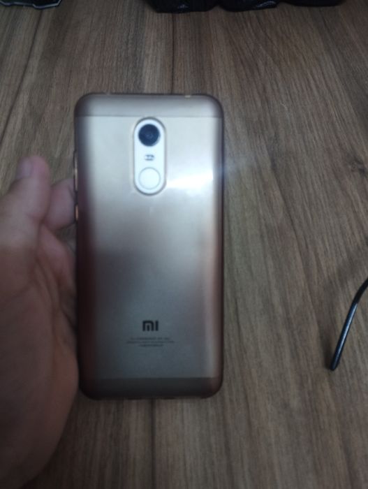 Redmi 5 plus 3/32 GB holati zoʻr