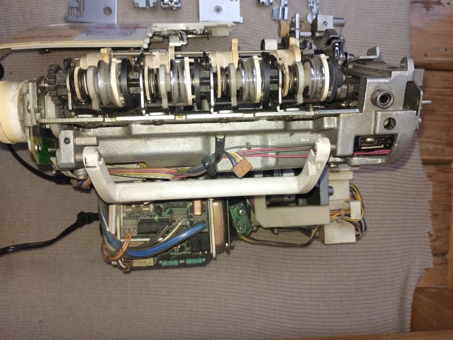 Bernina 2000DCE Made in Switzerland ClujNapoca • OLX.ro