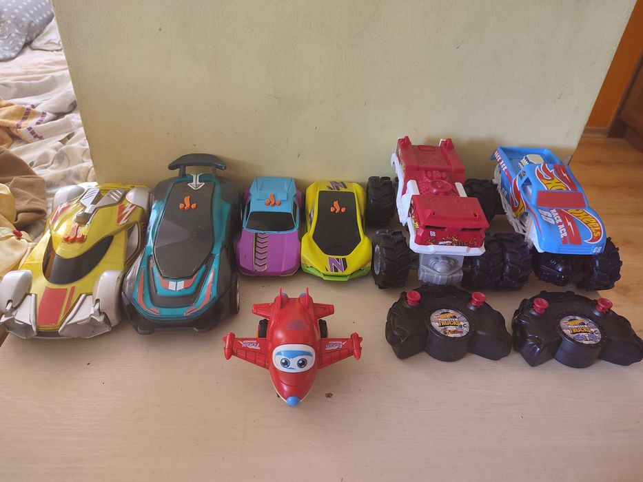 Различни коли. Hot wheels