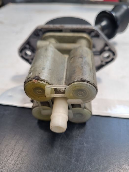 Maneta frână mână mercedes actros,atego,setra knorr bremse  0481016603