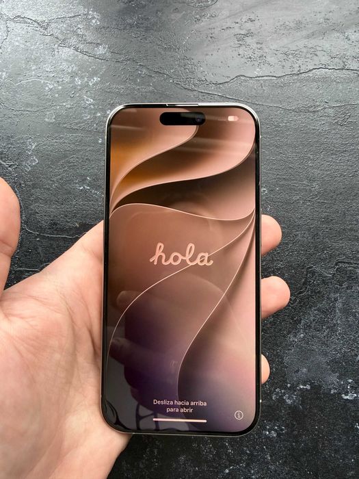 iPhone 15 pro 256 gb.