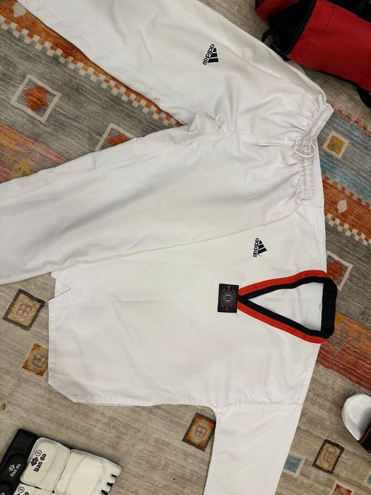 Тхэквондо кимоно 5000 и все аксессуары шлем защитки рост150- 155