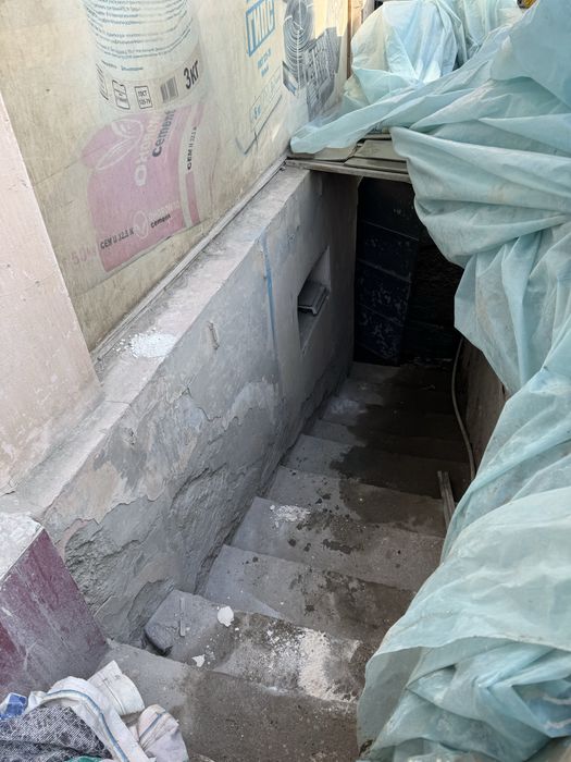 Навоий шахар дархон бозорда 54квм (9*6, подвали хам бор)дукон сотилади