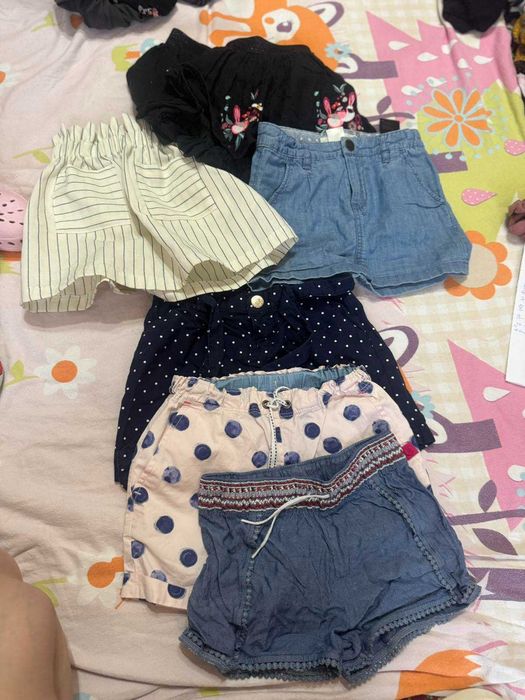 Комплекти, рокли, гащеризони и други дрехи