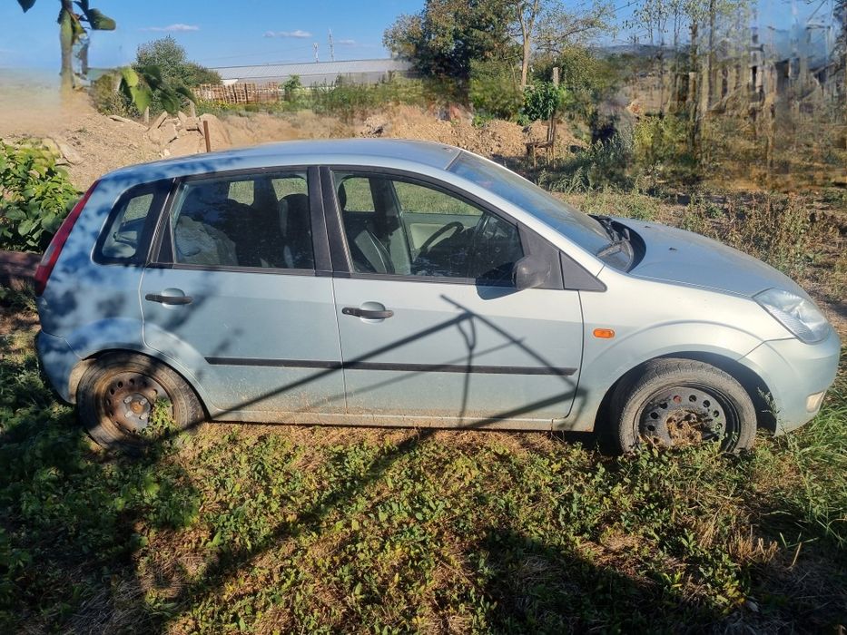 Ford Fiesta 2003 - Se vinde ÎNTREAGĂ pentru piese / donatoare