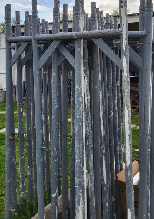Schela metalica îngusta
