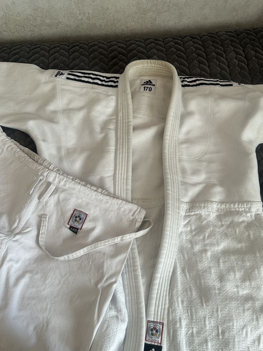 Продам кимано адидас