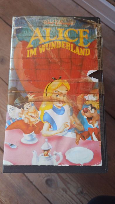 Детски филмчета на видео касетки VHS