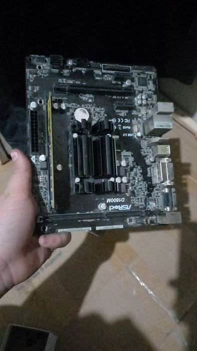 Материнская плата