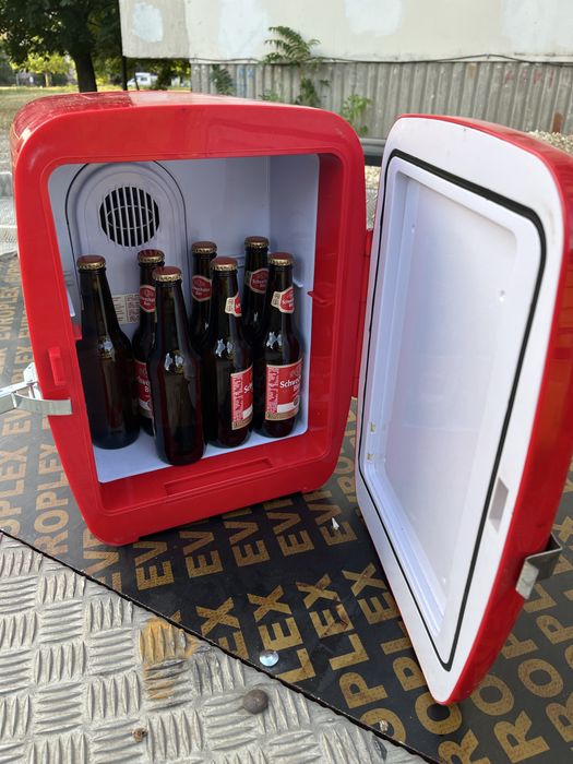 Малак Хладилник за кола на 12V и на 220V