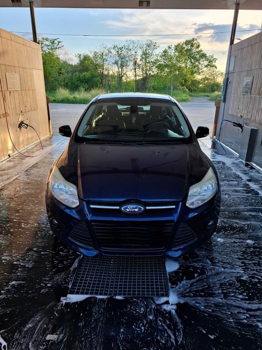 Ford Focus 1.6 бензин 2012 г