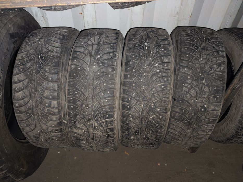 Продам комплект зимних шин