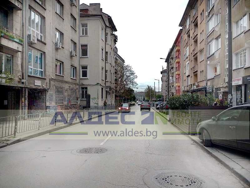 Дава се под наем Двустаен апартамент в София, Център - 77 кв.м за 397.8 € - Снимка #1