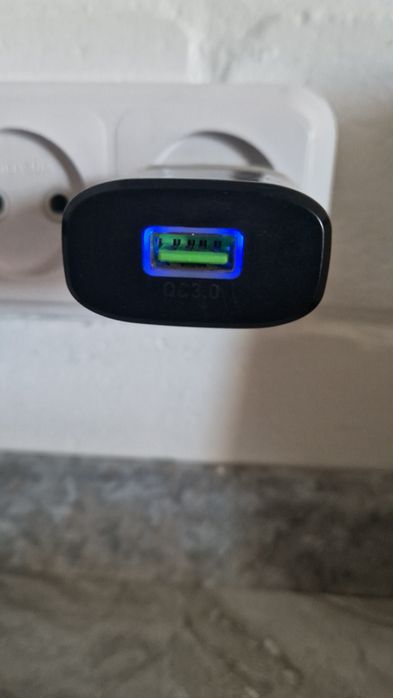 Сетевой адаптер Hoco C12Q Smart 18W / Quick Charge 3.0