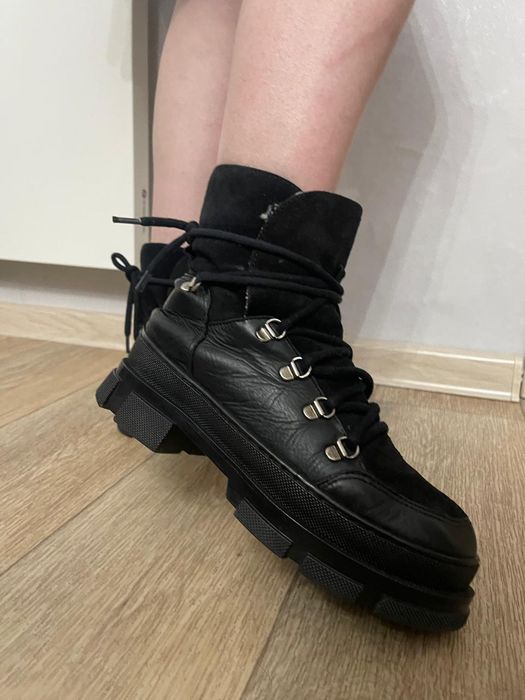 Срочно продам ботинки зимние