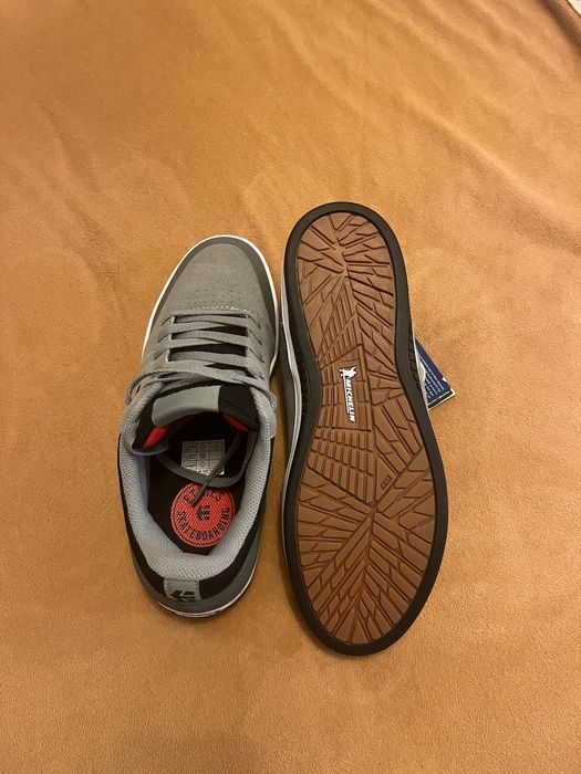 нова цена - Спортни/скейт обувки Etnies Marana