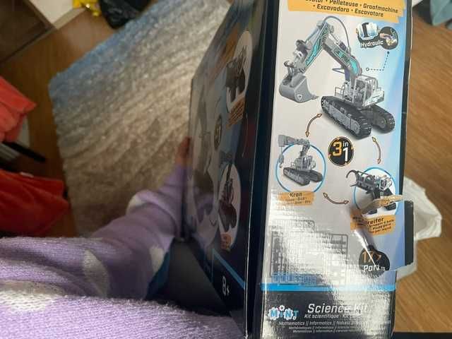 Хидравличен багер 3 в 1 Revell (60 лв в магазините)