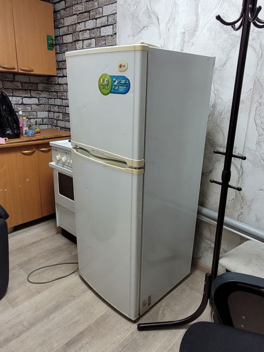 Продам холодильник рабочий самовывоз