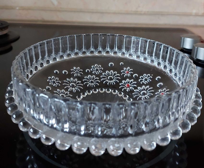 Изящна купа с капак и  красиви подноси