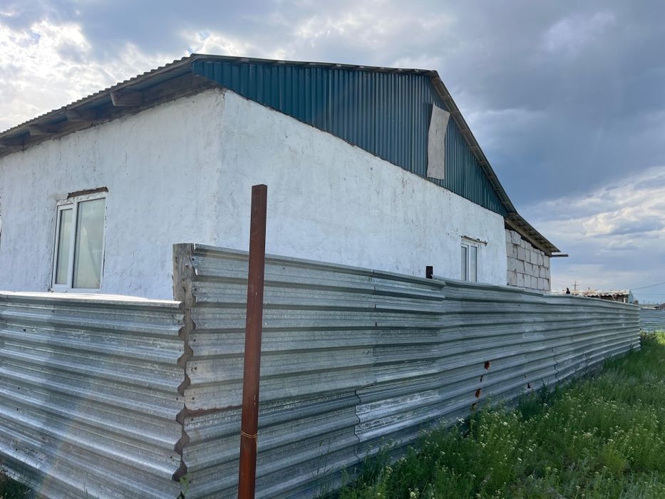 Жер сатылады (үй және қора)