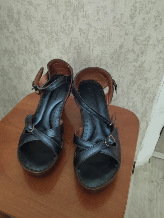 Продам летние босоножки и сабо