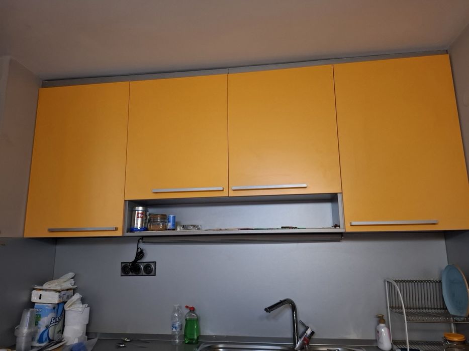 Продавам кухня - оранжево / сиво