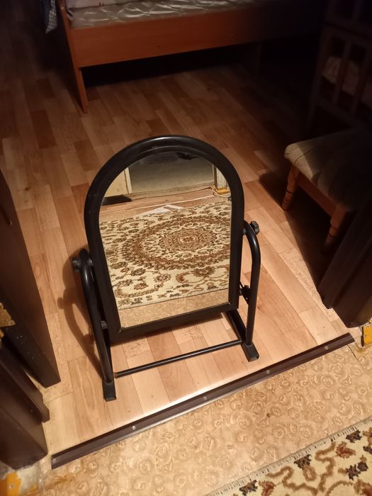 Продам зеркало напольное